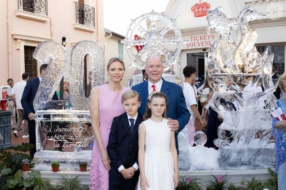 Le Prince Jacques de Monaco, la Princesse Charlène de Monaco, la Princesse Gabriella de Monaco et le Prince Albert II de Monaco assistent à la célébration des 20 ans de règne du Prince Albert II de Monaco le 19 juillet 2025 à Monaco, Monaco. Photo par Olivier Huitel/ABACAPRESS.COM