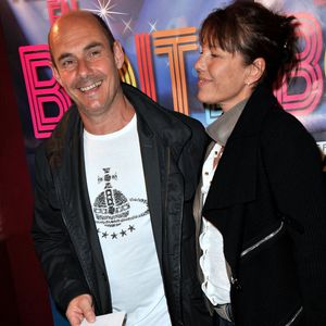 Sa femme Anne, qui a elle-même affronté l'alcoolisme par le passé, avait confié à Paris Match en 2009 que cette vie à la campagne leur correspondait parfaitement.

Bernard Campan et sa femme Anne - Générale de la pièce de théâtre "Rendez-vous en boîte" au théâtre de La Gaîté Montparnasse à Paris, le 7 avril 2014.
Bestimage