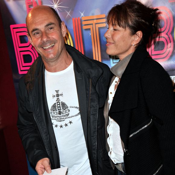 Sa femme Anne, qui a elle-même affronté l'alcoolisme par le passé, avait confié à Paris Match en 2009 que cette vie à la campagne leur correspondait parfaitement.

Bernard Campan et sa femme Anne - Générale de la pièce de théâtre "Rendez-vous en boîte" au théâtre de La Gaîté Montparnasse à Paris, le 7 avril 2014.
Bestimage