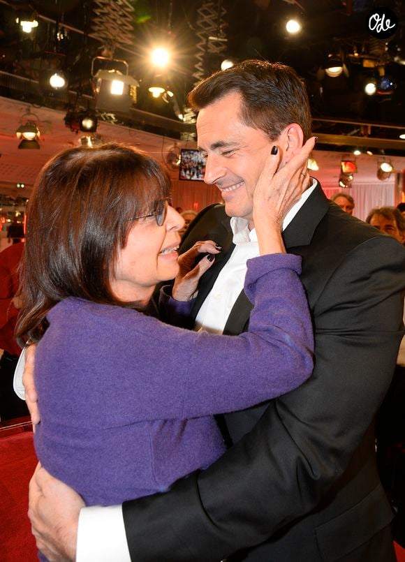 Françoise Coquet et Olivier Minne - Enregistrement de l'émission "Vivement Dimanche" à Paris le 8 avril 2015. L'émission sera diffusée le 12 Avril 2015. Invités principaux Gérard Jugnot et Daniel Auteuil.