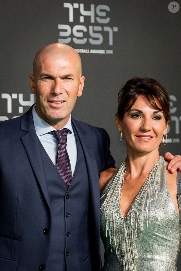 Zizou pourra-t-il aider ce journaliste ?

Zinedine Zidane et sa femme Véronique - Les célébrités arrivent à la cérémonie des Trophées Fifa au Royal Festival Hall à Londres, Royaume Uni. © Cyril Moreau/Bestimage