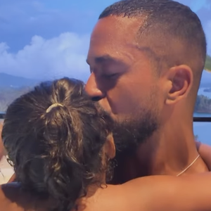 Le chanteur a partagé sur ses réseaux sociaux de tendres images de son séjour en Colombie avec sa petite fille.

Slimane en voyage avec sa fille Esmeralda en Colombie