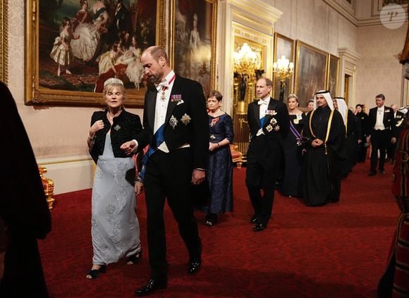 La vicomtesse Hood et le prince de Galles se dirigent vers l'East Gallery pour assister au banquet d'État de l'émir du Qatar, le cheikh Tamim bin Hamad Al Thani, au palais de Buckingham, à Londres, lors de sa visite d'État au Royaume-Uni. Londres, Royaume-Uni, mardi 3 décembre 2024. Photo by Aaron Chown/PA Wire/ABACAPRESS.COM