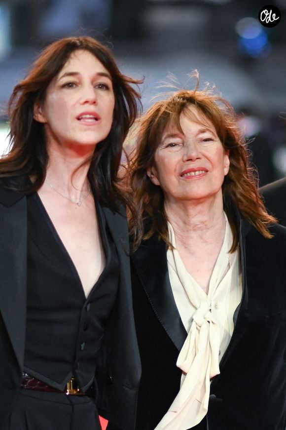 Charlotte Gainsbourg et Jane Birkin assistent à la première du film *The Velvet Underground* dans le cadre du 74e Festival international du film de Cannes, à Cannes, en France, le 7 juillet 2021. Photo : Aurore Marechal/ABACAPRESS.COM
