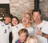 Ensemble, ils ont construit une grande tribu et sont soudés autour de leurs quatre enfants.

La famille Lacherie Gossuin au grand complet !