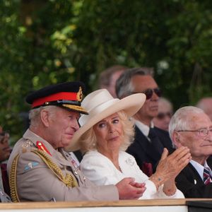 Le roi Charles III, en présence de sa femme la reine Camilla, a rendu hommage le 15 août 2025 aux soldats ayant servi en Asie et dans le Pacifique pendant la Seconde Guerre mondiale, rappelant le coût des conflits, pour le 80e anniversaire de la victoire des forces alliées sur le Japon.
©PA Wire/ABACAPRESS.COM