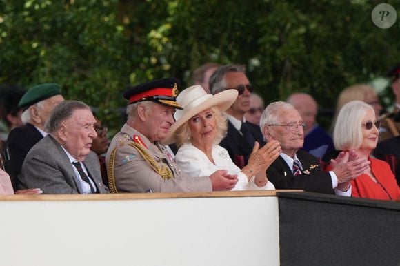 Le roi Charles III, en présence de sa femme la reine Camilla, a rendu hommage le 15 août 2025 aux soldats ayant servi en Asie et dans le Pacifique pendant la Seconde Guerre mondiale, rappelant le coût des conflits, pour le 80e anniversaire de la victoire des forces alliées sur le Japon.
©PA Wire/ABACAPRESS.COM