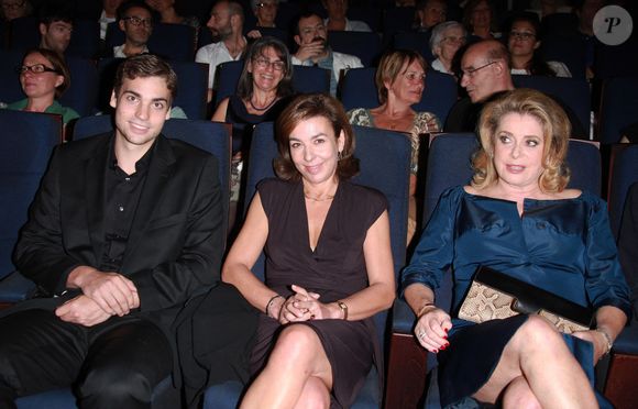 Carole Amiel, Catherine Deneuve et Valentin Montand assistent à la projection de 'Le sauvage' à la Cinémathèque Française de Paris, France le 26 septembre 2011. Photo Denis Guignebourg/Abaca