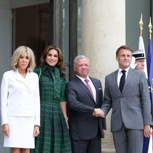 Le Président de la République française, Emmanuel Macron et la première dame Brigitte Macron reçoivent le Roi Abdallah II de Jordanie et la Reine Rania, pour un déjeuner de travail au Palais de l’Elysée à Paris, le 24 juin 2024.  © Stéphane Lemouton / Bestimage