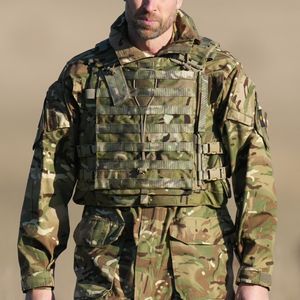 Le prince William, prince de Galles, colonel des Welsh Guards, rend visite au 1er bataillon des Welsh Guards dans la plaine de Salisbury, Royaume Uni, le 26 novembre 2024. © Aaron Chown/WPA-Pool/Bestimage