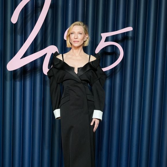 Cate Blanchett présente aux Fashion Awards 2025 présentés par Pandora au Royal Albert Hall le 1er décembre 2025 à Londres, Angleterre. © Lucia Sabatelli / Bestimage