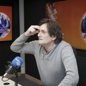 Depuis son incarcération, l’humoriste bénéficie d’un régime particulier réservé aux détenus médiatiques.


Exclusif - Pierre Palmade était l’invité de CS Cohen à Radio J à Paris le 15 décembre 2022.© Jack Tribeca / Bestimage