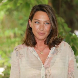 Invitée par Laurent Delahousse ce dimanche 7 septembre, Laura Smet s’est montrée touchante en revenant sur son parcours personnel et artistique...

Laura Smet - Photocall du film "Surface" lors de la 18ème édition du Festival du Film Francophone de Angoulême (FFA) le 26 août 2025.

© Coadic Guirec / Bestimage