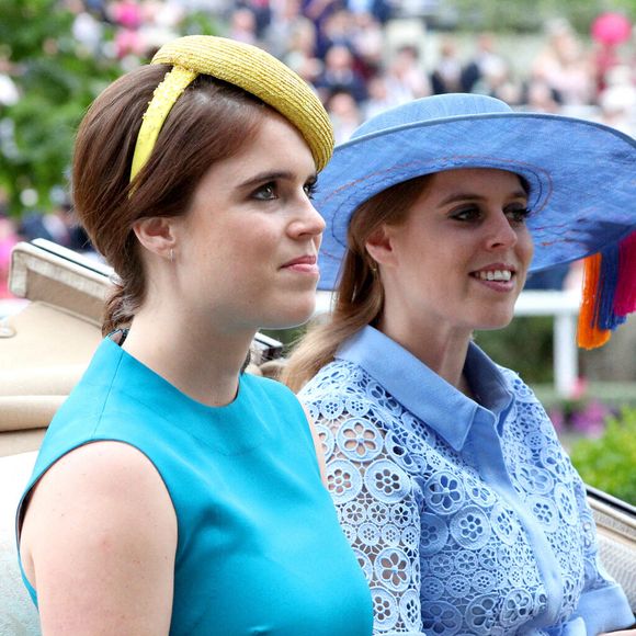 La princesse Eugénie d'York (à gauche) et la princesse Béatrice d'York lors de la première journée du Royal Ascot à l'hippodrome d'Ascot le 18 juin 2019. Photo par Jonathan Brady/PA Wire/ABACAPRESS.COM