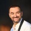 25 ans qu'il en rêvait ! Cyril Lignac reprend la cuisine d'un restaurant mythique à Paris, images avant le lancement imminent