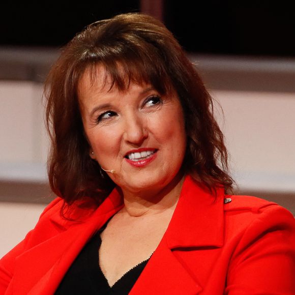 Exclusif - Anne Roumanoff lors de l'enregistrement de l'émission "Famille je vous aime" présentée par M. Drucker et qui sera diffusée le 13 juin 2025 sur France 3, aux Studios rive gauche à Paris, France, le 14 avril 2025. © Clovis-Gaffiot/Bestimage