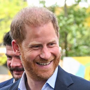 Six ans après son départ de la famille royale, le prince Harry souhaite se réconcilier avec ses proches.

Le prince Harry à Londres (photo d'illustration) © Cover Images via ZUMA Press