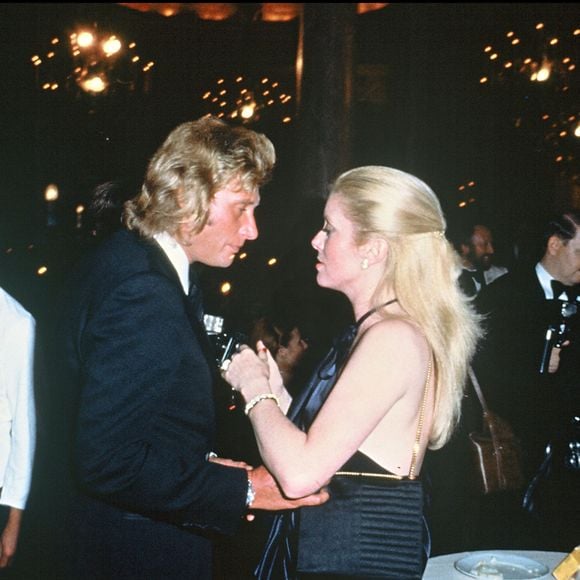 Une couverture de presse en 2020 a ravivé l’idée d’une romance secrète entre eux

Johnny Hallyday et Catherine Deneuve lors du Festival de Cannes en 1979. © Bestimage