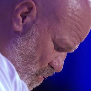 Philippe Etchebest en larmes face à Charles après son élimination de "Top Chef 2025", épisode du 4 juin, sur M6