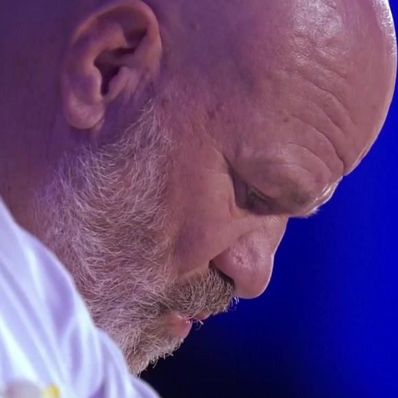 Philippe Etchebest en larmes face à Charles après son élimination de "Top Chef 2025", épisode du 4 juin, sur M6