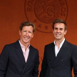 Auprès de "Paris Match", Jean-Baptiste Marteau a évoqué cette étape de sa vie avec simplicité, rappelant que : "Le divorce peut arriver dans n'importe quel couple, homosexuel ou pas."

Jean de Reynal et Jean-Baptiste Marteau au photocall du village ((night session) lors des Internationaux de France de Tennis de Roland Garros 2026, à Paris, France, le 5 juin 2026. © Jacovides-Moreau/Bestimage