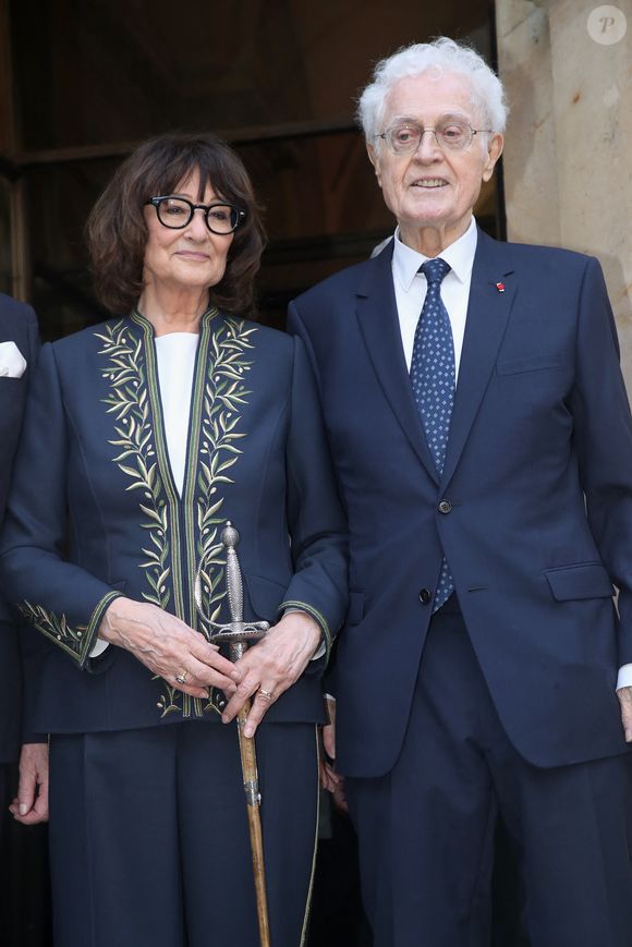 Après quatre ans de vie commune, ils se sont mariés le 30 juin 1994.

Sylviane Agacinski et son mari Lionel Jospin - Réception de Sylviane Agacinski à l'Académie Française à Paris le 14 Mars 2024. La philosophe Sylviane Agacinski a fait son entrée ce jeudi à l'Académie française. Onzième femme de l'histoire à intégrer l'institution, elle avait été élue en juin 2023. © Bertrand Rindoff / Bestimage