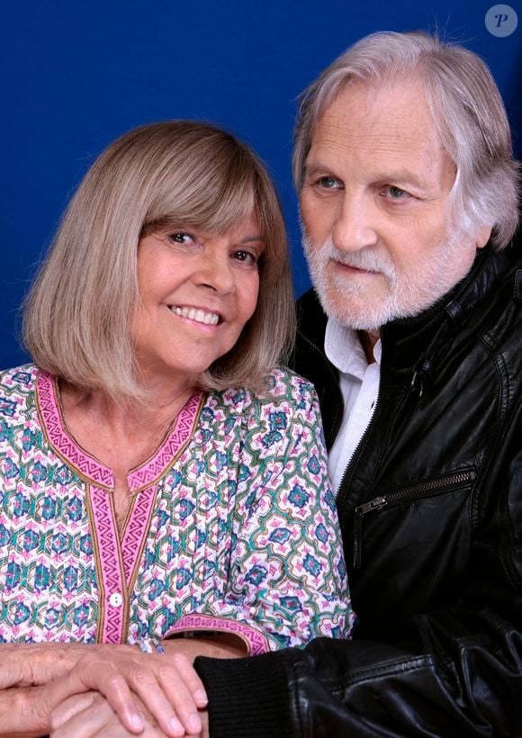Chantal Goya et Jean-Jacques Debout posent lors d'une séance photo à Paris, France, en août 2015. Photo par VIM/ABACAPRESS.COM