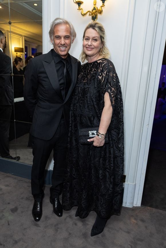 Exclusif - Paul Belmondo et sa femme Luana (habillée par Marina Rinaldi, chaussures Roger Vivier) - Dîner de l'association AEM (Un Avenir pour les Enfants du Monde), au profit des enfants du Rwanda par Babeth Djian au pavillon Ledoyen à Paris. Le 23 mars 2023
© Olivier Borde-Bertrand Rindoff Petroff / Bestimage