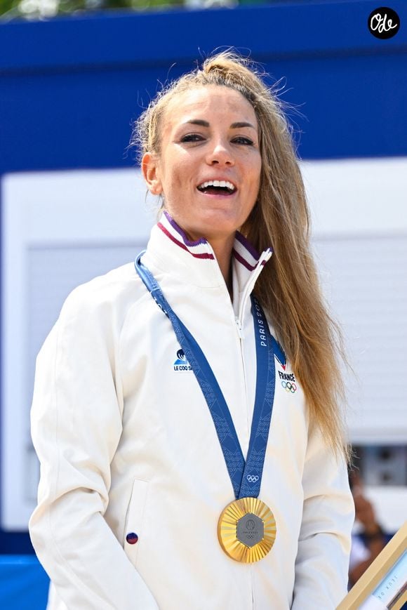 Pauline Ferrand-Prévot décroche la médaille d'or en VTT cross-country lors des Jeux Olympiques 2024 (JO 2024) à Élancourt dans les Yvelines le 28 juillet 2024.( Photo by federico pestellini / DPPI / Panoramic )