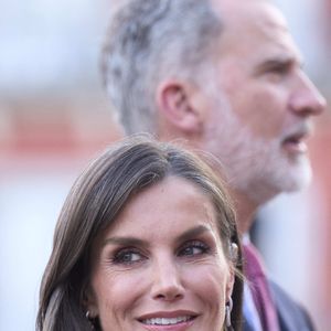 Le roi Felipe VI d'Espagne et la reine Letizia assistent au concert de la garde royale en l'honneur du 10ème anniversaire de leur couronnement sur la Plaza Mayor à Madrid le 18 juin 2025. © Zuma Press/Bestimage