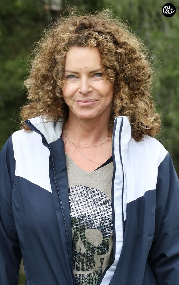 "Alors au revoir et surtout un grand merci à tous mes clients…", déclare-t-elle, "Ces cinq années ont été extraordinaires…"

Manuela Lopez lors de l'opération "Golf pour tous", organisé par l'association Balles Blanches à l'occasion de la premiere edition du " Festival des programmes jeunesse" de Lourdes le 25 octobre 2020.

Photo : Agence / Bestimage