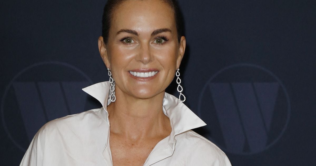 Dernière soirée à Marnes-la-Coquette : Laeticia Hallyday entourée de  proches et de son amoureux avant de se séparer de la maison qu'elle  affectionnait tant avec Johnny - Purepeople