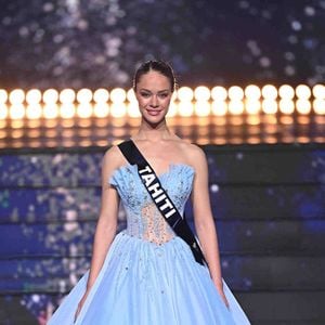 Diplômée en psychologie, elle fait de la santé mentale la cause de son règne.

Election de Miss France 2026 sur TF1. © David Niviere/SIPA via Bestimage