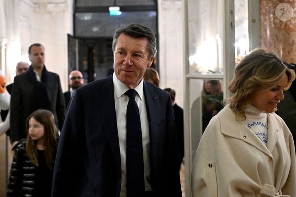 Christian Estrosi, le maire de Nice, arrive avec sa femme Laura Tenoudji Estrosi et leur fille Bianca entouré par ses proches collaborateur pour le débat télévisé sur le plateau de BFM TV Nice Matin Le Figaro, installé dans les salons du Musée Masséna à Nice entre les principaux candidats pour la prochaine élection municipale de Nice avec Eric Ciotti (UDR), Mireille Damiano (LFI), Juliette Chesnel le Roux (Union de la Gauche) et Christian Estrosi (Horizon), le 7 mars 2026. © Bruno Bebert/Bestimage