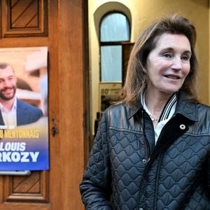 Avant de lui donner naissance durant son mariage avec Nicolas Sarkozy, elle a eu deux autres enfants

Louis Sarkozy, candidat déclaré aux élections municipales de 2026, sur une liste baptisée Renouveau Mentonnais, à Menton, ville frontalière avec l'Italie à l'Est des Alpes-Maritimes, a présenté ses colistiers entouré par sa mère, Cécilia Attias, et sa femme Natali, le 28 février 2026.
© Bruno Bebert / Bestimage