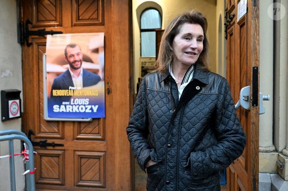 Avant de lui donner naissance durant son mariage avec Nicolas Sarkozy, elle a eu deux autres enfants

Louis Sarkozy, candidat déclaré aux élections municipales de 2026, sur une liste baptisée Renouveau Mentonnais, à Menton, ville frontalière avec l'Italie à l'Est des Alpes-Maritimes, a présenté ses colistiers entouré par sa mère, Cécilia Attias, et sa femme Natali, le 28 février 2026.
© Bruno Bebert / Bestimage