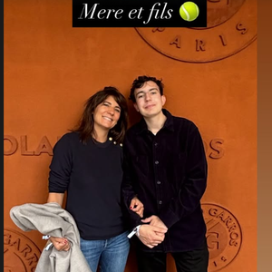 Et elle n'était pas seule
Estelle Denis avec son fils Merlin à Roland-Garros, Instagram, 25 mai 2025