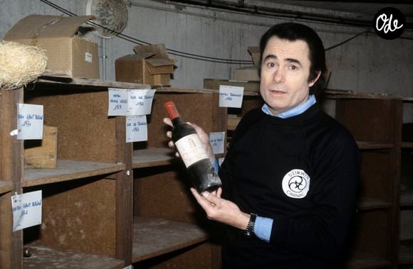Baptisé le Stirwen, ce lieu emblématique abritait une discothèque, un amphithéâtre et un restaurant prisés par les stars.

Archives - En France, à Carnac, rendez-vous avec Alain BARRIERE dans la propriété de son château baptisé Stirwen. Le 8 avril 1984.

© Jean Lenoir via Bestimage
