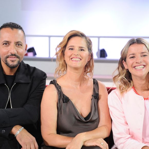 Exclusif - Majid Berhila, Elodie Poux et Philippine Delaire lors de l'enregistrement de l'émission "Vivement dimanche" à Paris, France, le 9 septembre 2025 et diffusée le 2 novembre 2025 sur France 3. © Guillaume Gaffiot/Bestimage