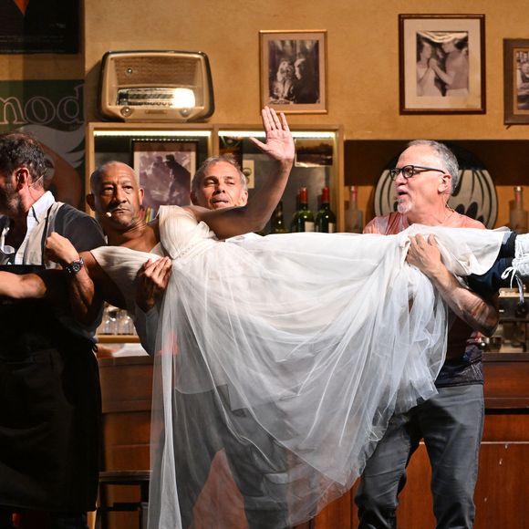 Exclusif - La pièce "Papasss" avec Christian Vadim, Nadèze Méziat, Paul Belmondo, Edouard Montoute, Bernard Fructus et Jessica Mompiou durant la soirée d'ouverture de la seconde édition des Théâtrales d'Eze à l'oppidum du Col d'Eze, le 2 août 2024.© Bruno Bebert / Bestimage