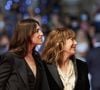Charlotte Gainsbourg et sa mère Jane Birkin (habillée en Céline) - Montée des marches du film «Jane par Charlotte» lors du 74ème Festival International du Film de Cannes. Le 7 juillet 2021
© Borde-Jacovides-Moreau / Bestimage