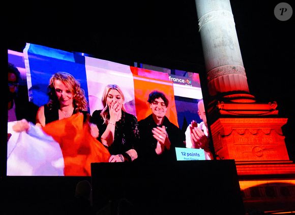 Alors qu'elle faisait partie des favorites du concours, elle s'est retrouvée à la septième place du classement.

Louane pendant le Concours Eurovision de la Chanson,
L'Autriche remporte le Concours Eurovision de la Chanson 2025, Place de la Bastille à Paris, France le 17 mai 2025 Photo by Alain Apaydin/ABACAPRESS.COM
