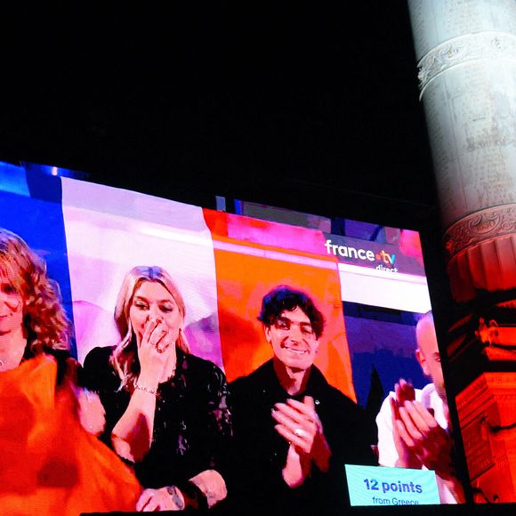 Alors qu'elle faisait partie des favorites du concours, elle s'est retrouvée à la septième place du classement.

Louane pendant le Concours Eurovision de la Chanson,
L'Autriche remporte le Concours Eurovision de la Chanson 2025, Place de la Bastille à Paris, France le 17 mai 2025 Photo by Alain Apaydin/ABACAPRESS.COM