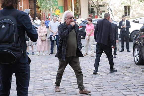 A le voir aussi en forme, difficile d'imaginer l'artiste au plus mal il y a encore quelques heures
Didier Barbelivien assiste aux obsèques de Philippe Labro à l'église Saint Germain des Prés à Paris, France, le 13 juin 2025. Philippe Labro, journaliste, auteur, réalisateur et compositeur prolifique, est décédé à l'âge de 88 ans des suites d'un cancer le 4 juin. Photo by Nasser Berzane/ABACAPRESS.COM