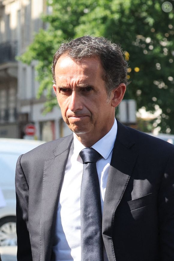"Je gagne 1 million 5, 1 million 6 en rémunération fixe, et puis après j’ai des objectifs variables qui changent chaque année".

Alexandre Bompard - Arrivées aux obsèques de Philippe Labro en l'église de Saint-Germain-des-Prés à Paris le 13 juin 2025. © Dominique Jacovides - Christophe Clovis / Bestimage