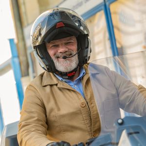 D'un côté les sceptiques estiment qu'il n'a pas sa place dans cet univers, 

Le chef Philippe Etchebest participe au petit-Déjeuienr des les partenaires de la 3ème édition du Festival Bon (du 13 au 19 octobre) à la mairie de Bordeaux, France, le 18 septembre 2025. © Jean-Bernard Nadeau/Bestimage