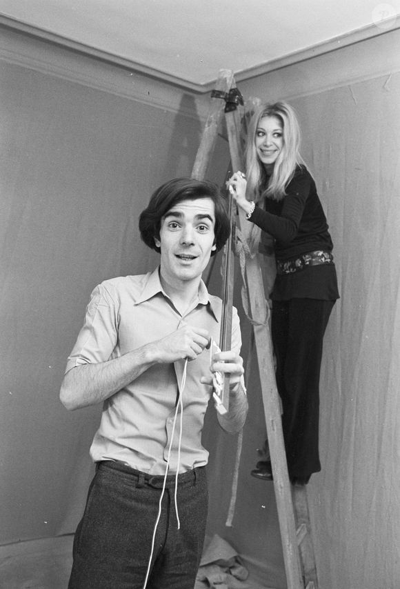 Archives - En France, rendez-vous avec Pierre ARDITI et sa femme Florence GIORGETTI à leur domicile. Le 2 avril 1970 © Jean Lenoir via Bestimage