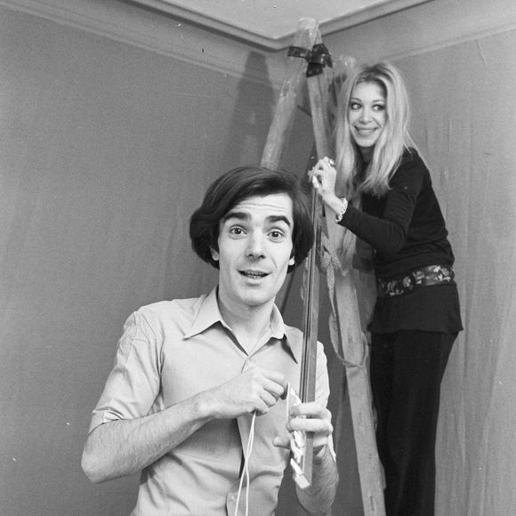 Archives - En France, rendez-vous avec Pierre ARDITI et sa femme Florence GIORGETTI à leur domicile. Le 2 avril 1970 © Jean Lenoir via Bestimage