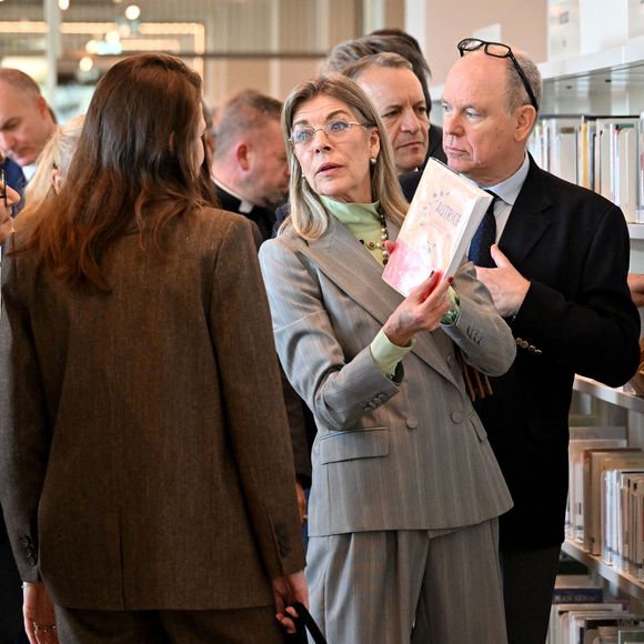 Le prince Albert II de Monaco, la princesse Caroline de Hanovre, Charlotte Casiraghi et Mélanie-Antoinette de Massy inaugurent la médiathèque Caroline à Monaco, le 10 décembre 2025. 

© Bruno Bebert / Bestimage
