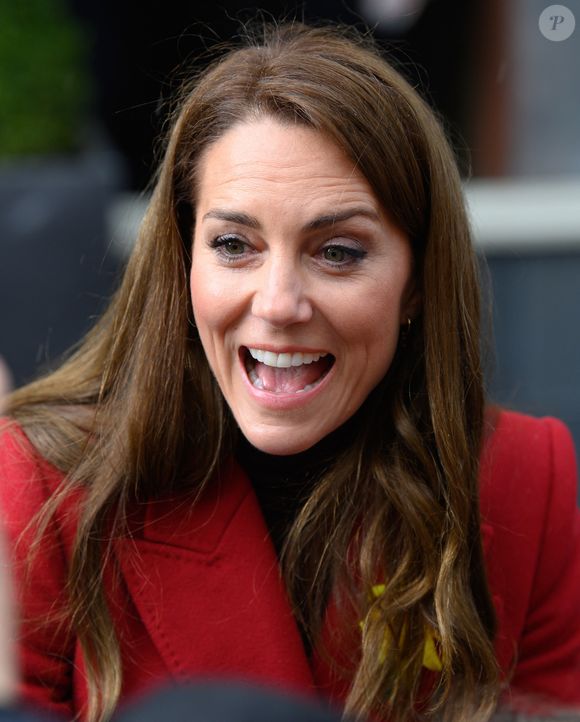 Catherine (Kate) Middleton, princesse de Galles, éclate de rire à la sortie du marché de Pontypridd, accompagnée du prince William, prince de Galles, le 26 février 2025. 
GOFF INF / BESTIMAGE